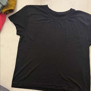 lululemon athletica Black Short Sleeve Athletic Tee with Vent Panels